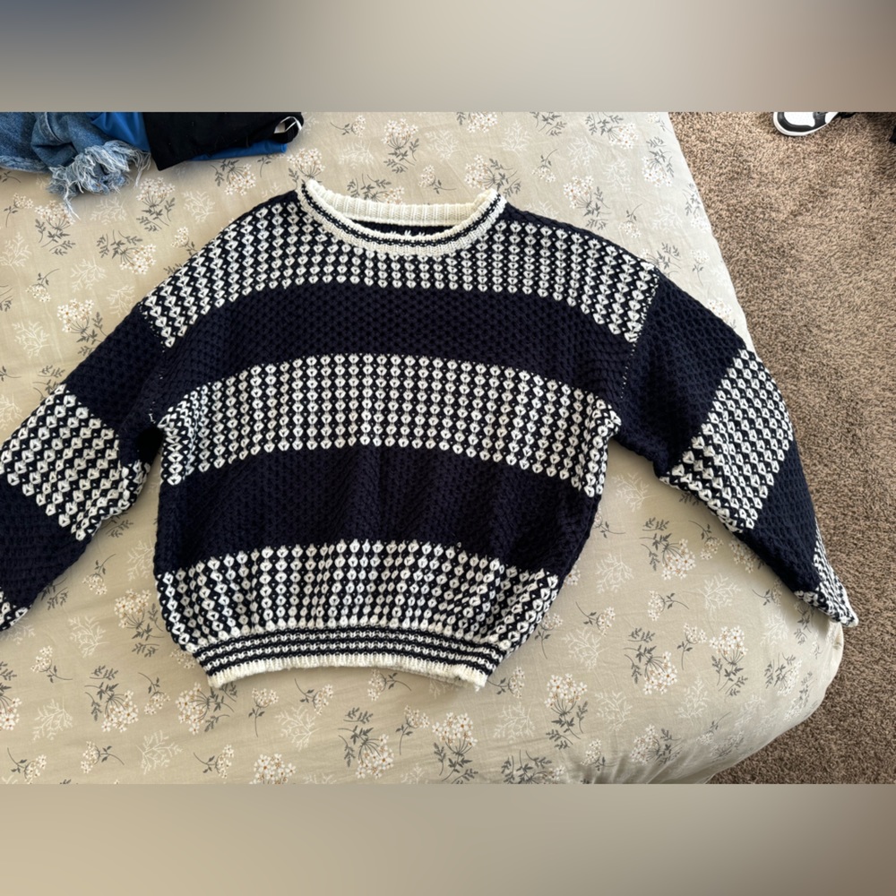 Boho knit sweater. Navy and white